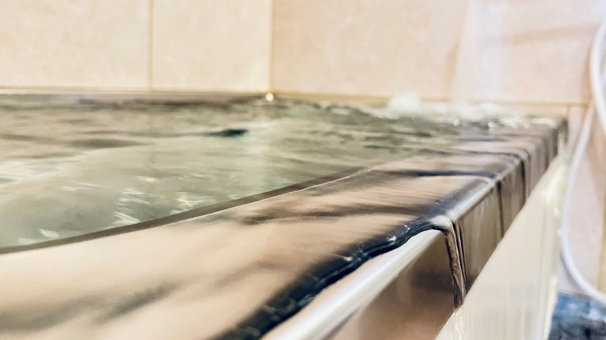 [Facilities] Private bath. The water is hot spring water.