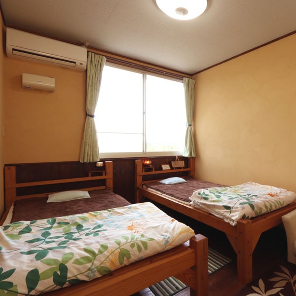[Western-style room] A quiet room surrounded by nature.