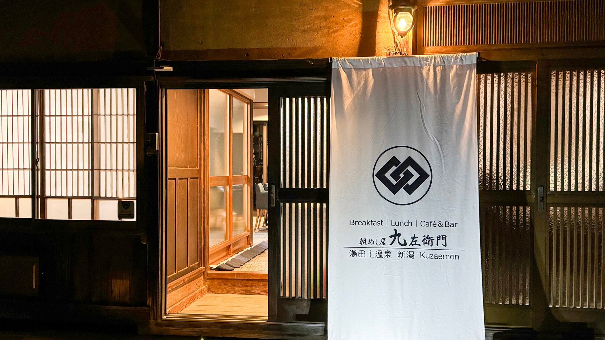 # 일식, 양식, 아시아 등을 융합시킨 퓨전 요리 등 폭넓게 메뉴를 갖추고 있습니다
