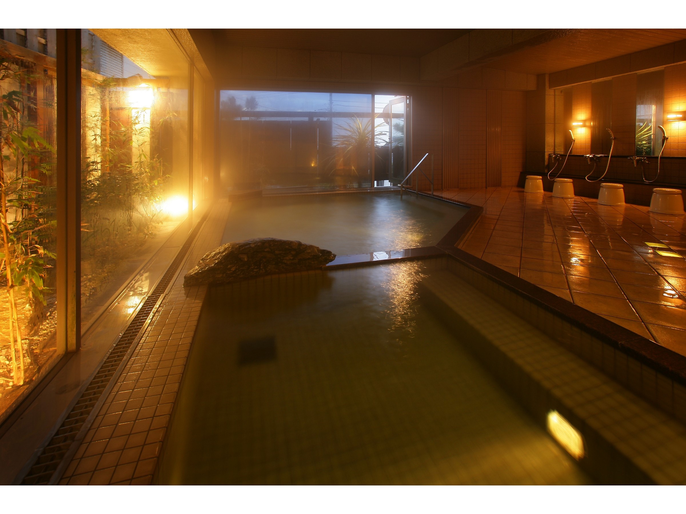 Onna-yu (large bath)