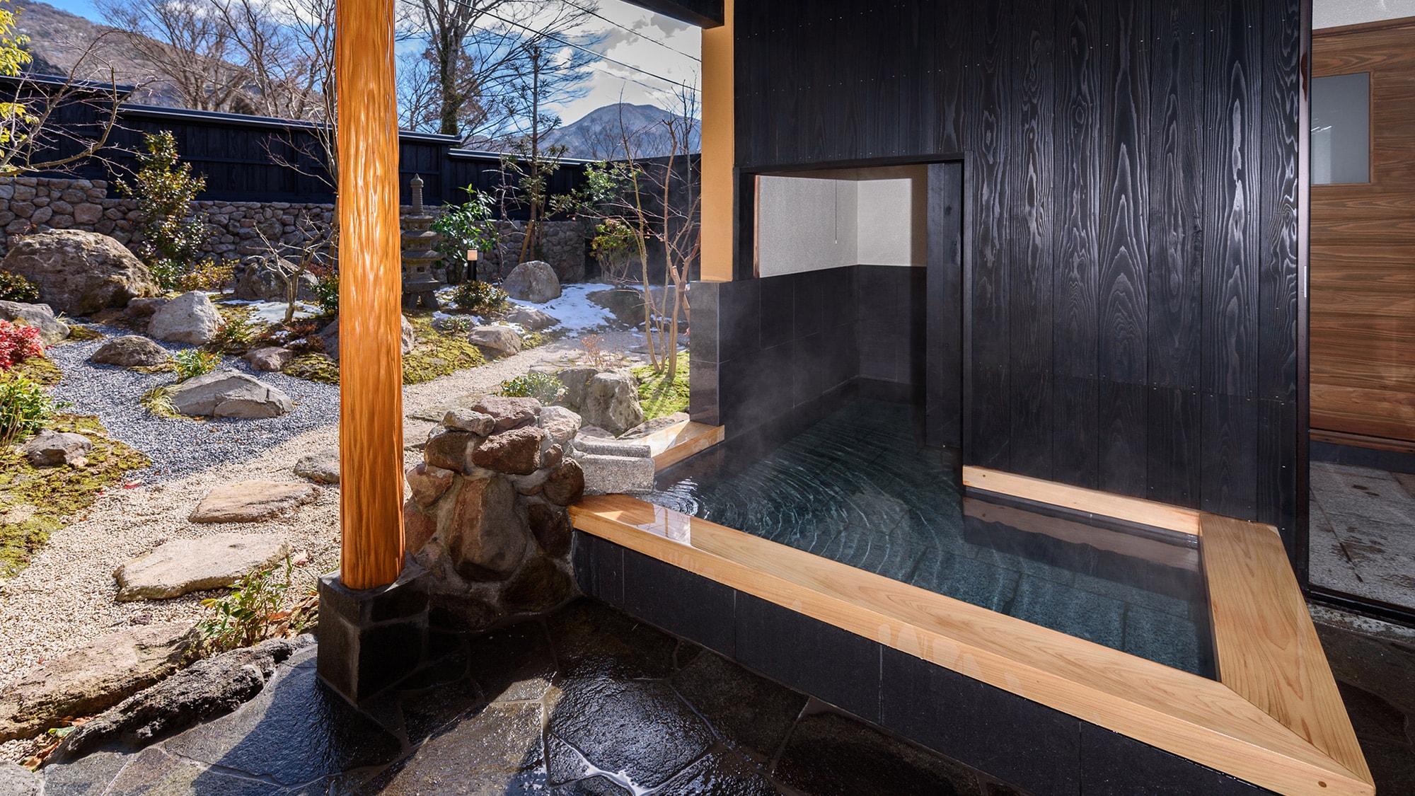 [Katsura Room]: Open-air bath