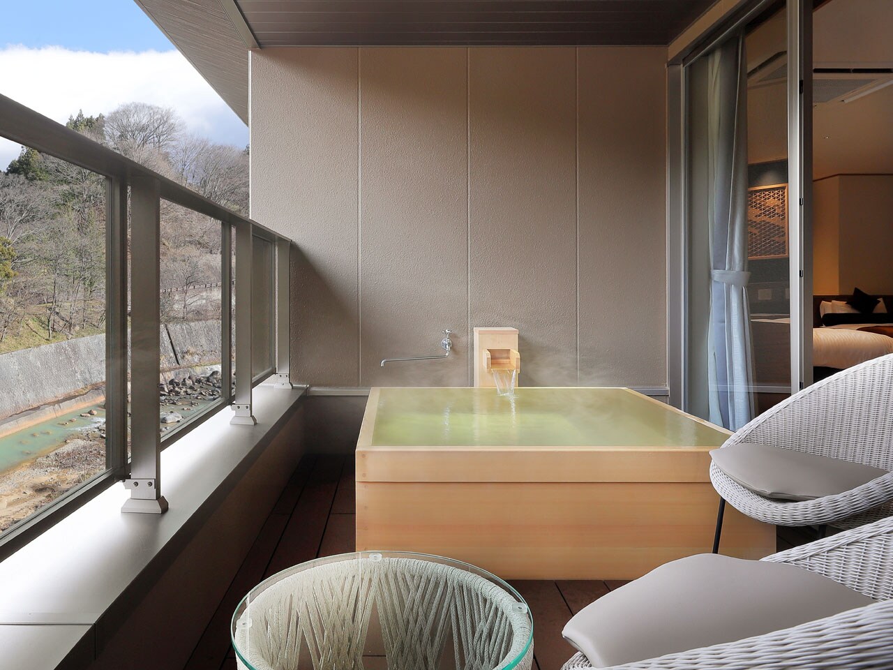 304 with open-air cypress bath (3rd floor)