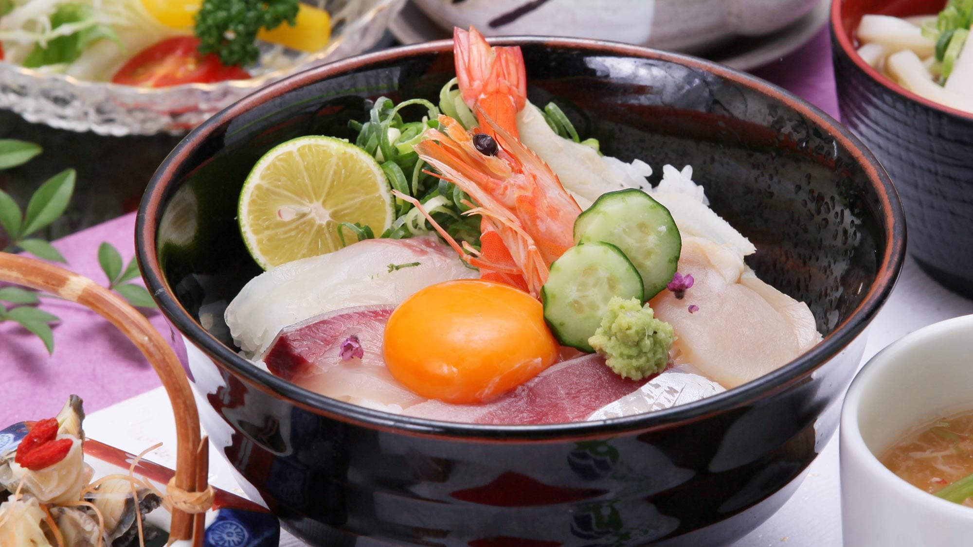 Seafood bowl set meal
