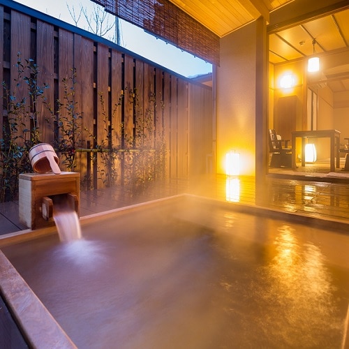 Kamar tamu dengan pemandian air panas terbuka [Yamabuki]. Mandi santai di pemandian terbuka yang luas