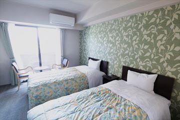 Guest Room 2 (Twin beds)