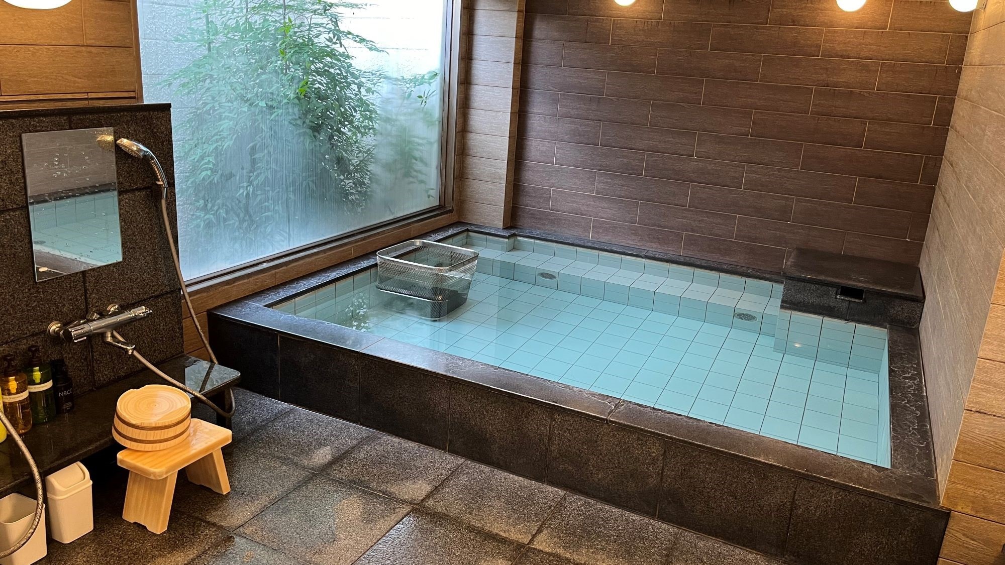 Phòng tắm lớn dành cho nam