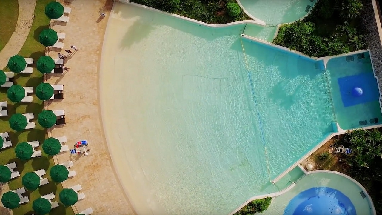 Outdoor pool / wave pool