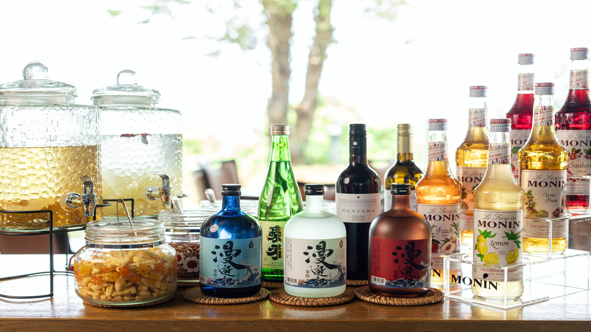 【僅限飯店客人】提供無限暢飲茨城當地清酒和無限量小吃的「Yogappe Lounge」限時開放。