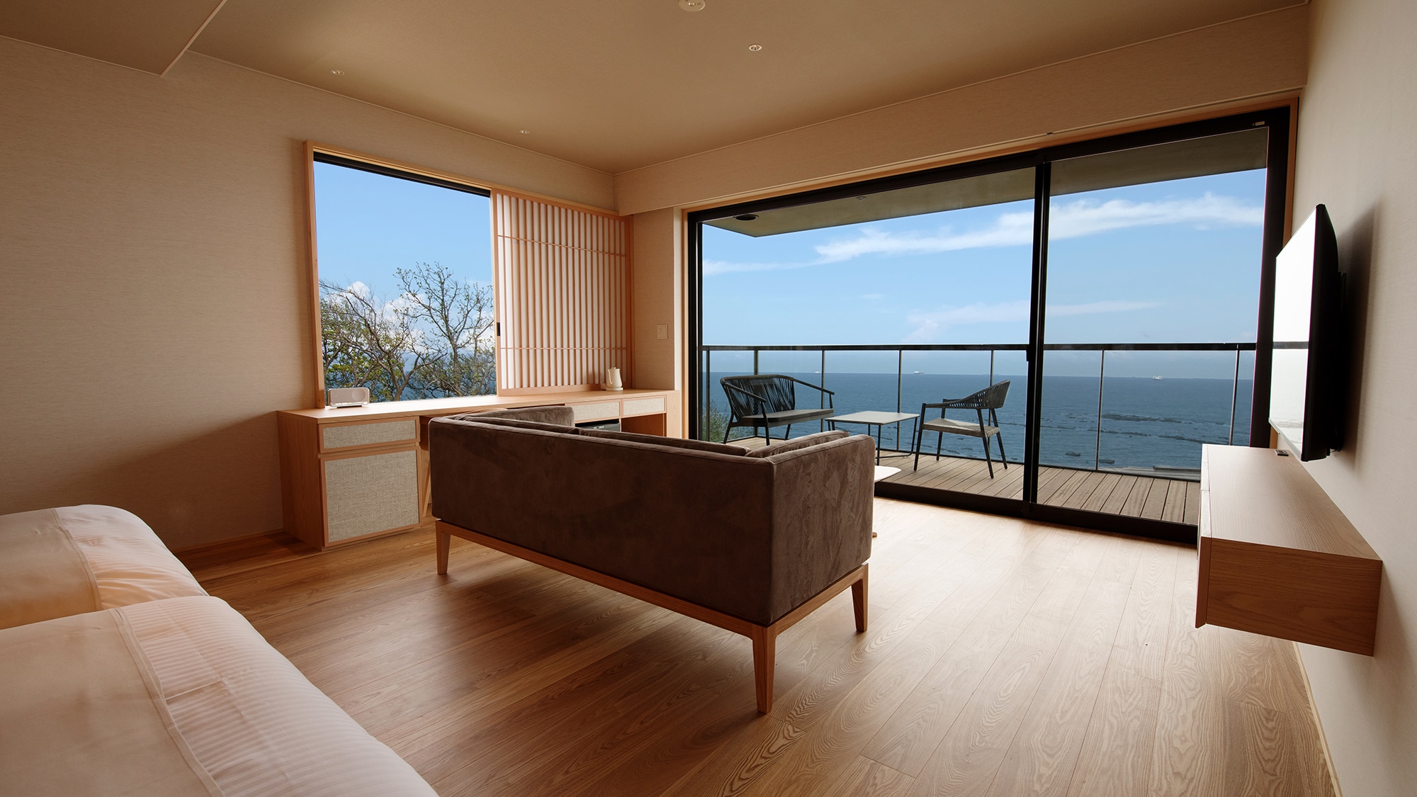 │ห้องสวีทชั้นบนพร้อมระเบียง│