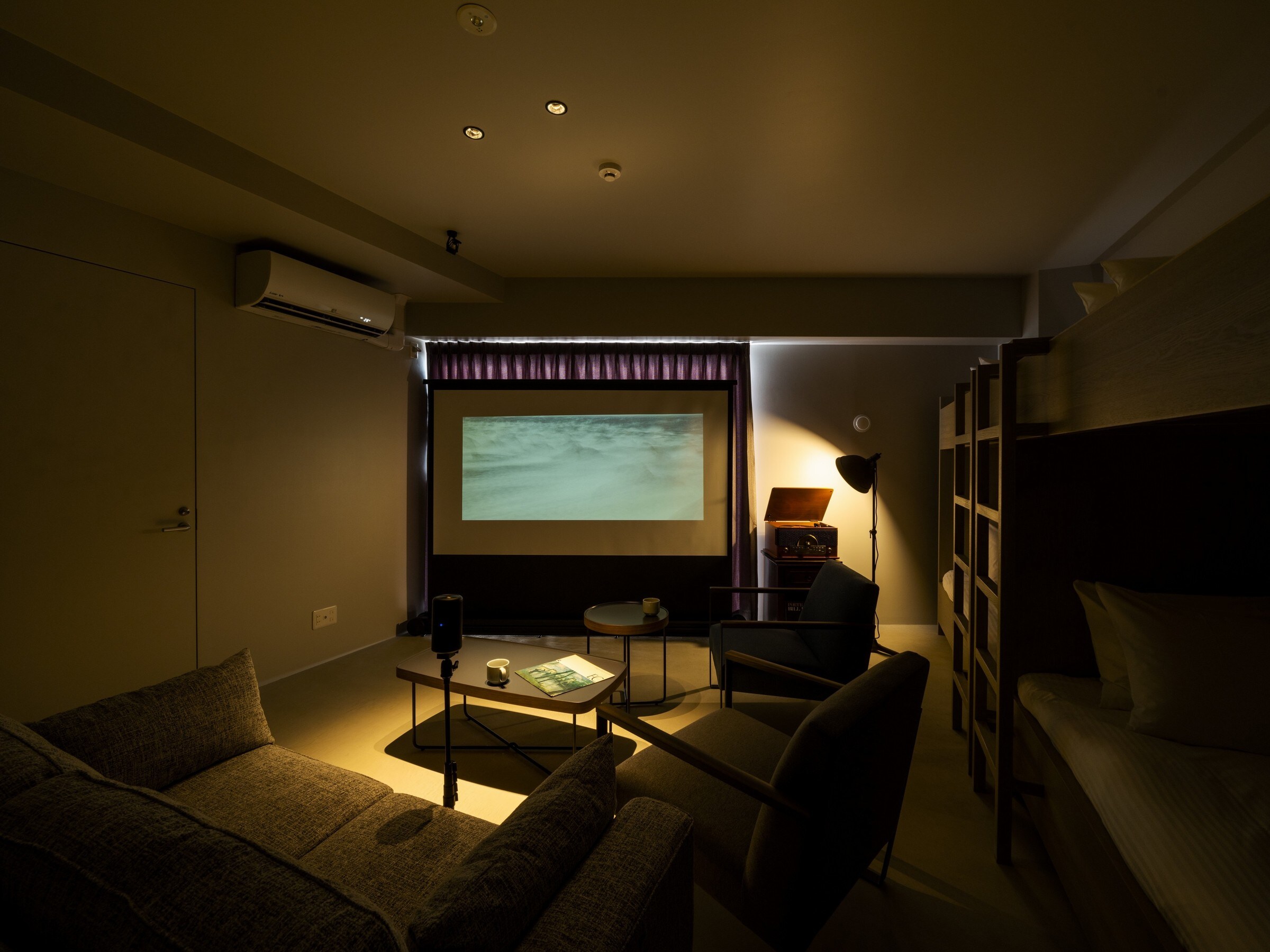 THEATER / Movie projection