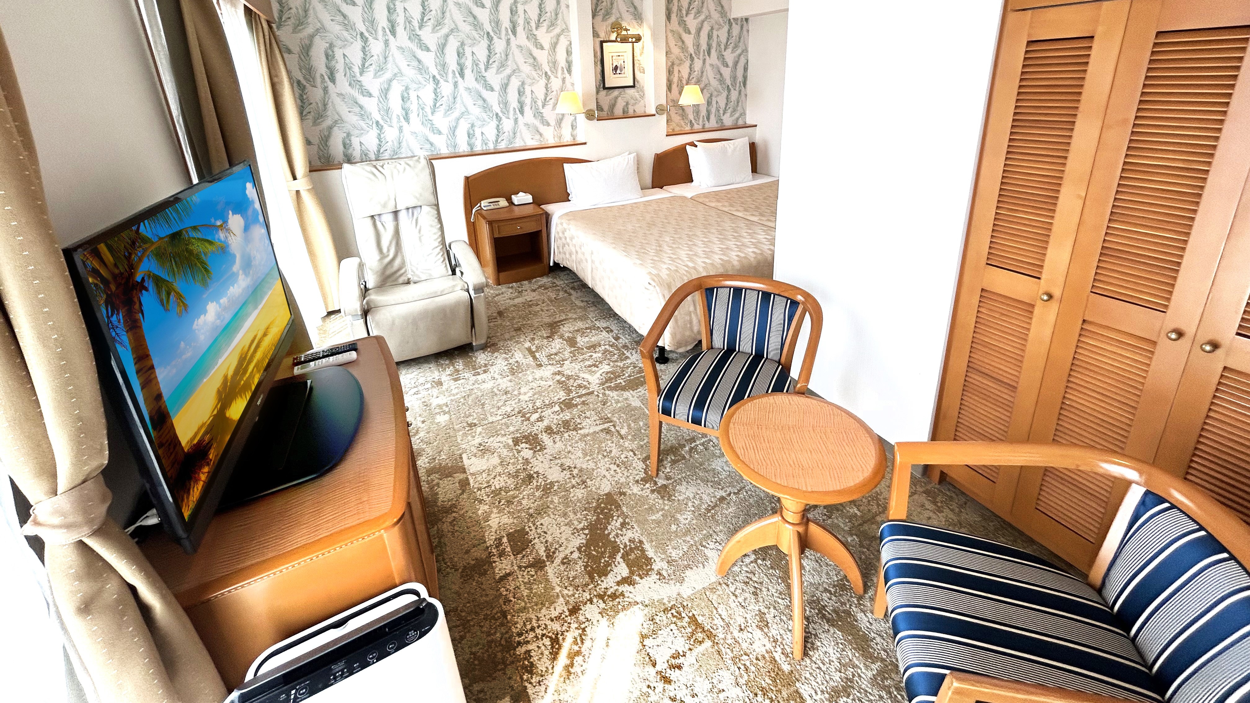 Hollywood twin room