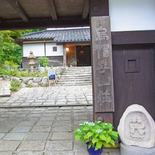 * [Exterior] A pure Japanese inn with a black wall as a landmark.