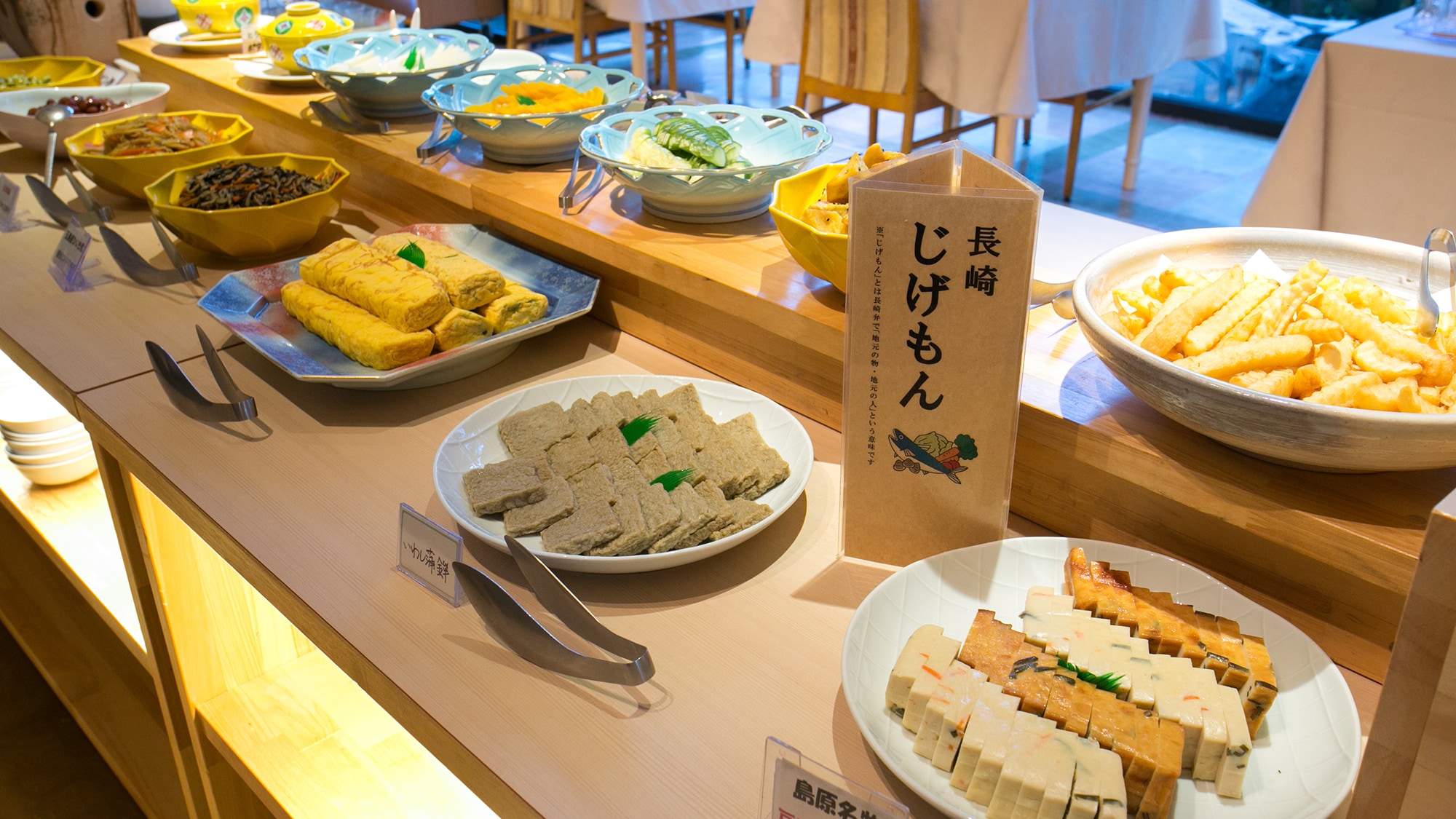 A buffet style that uses local, Nagasaki-produced rice, vegetables, fish, etc., and Kyushu's specialty.