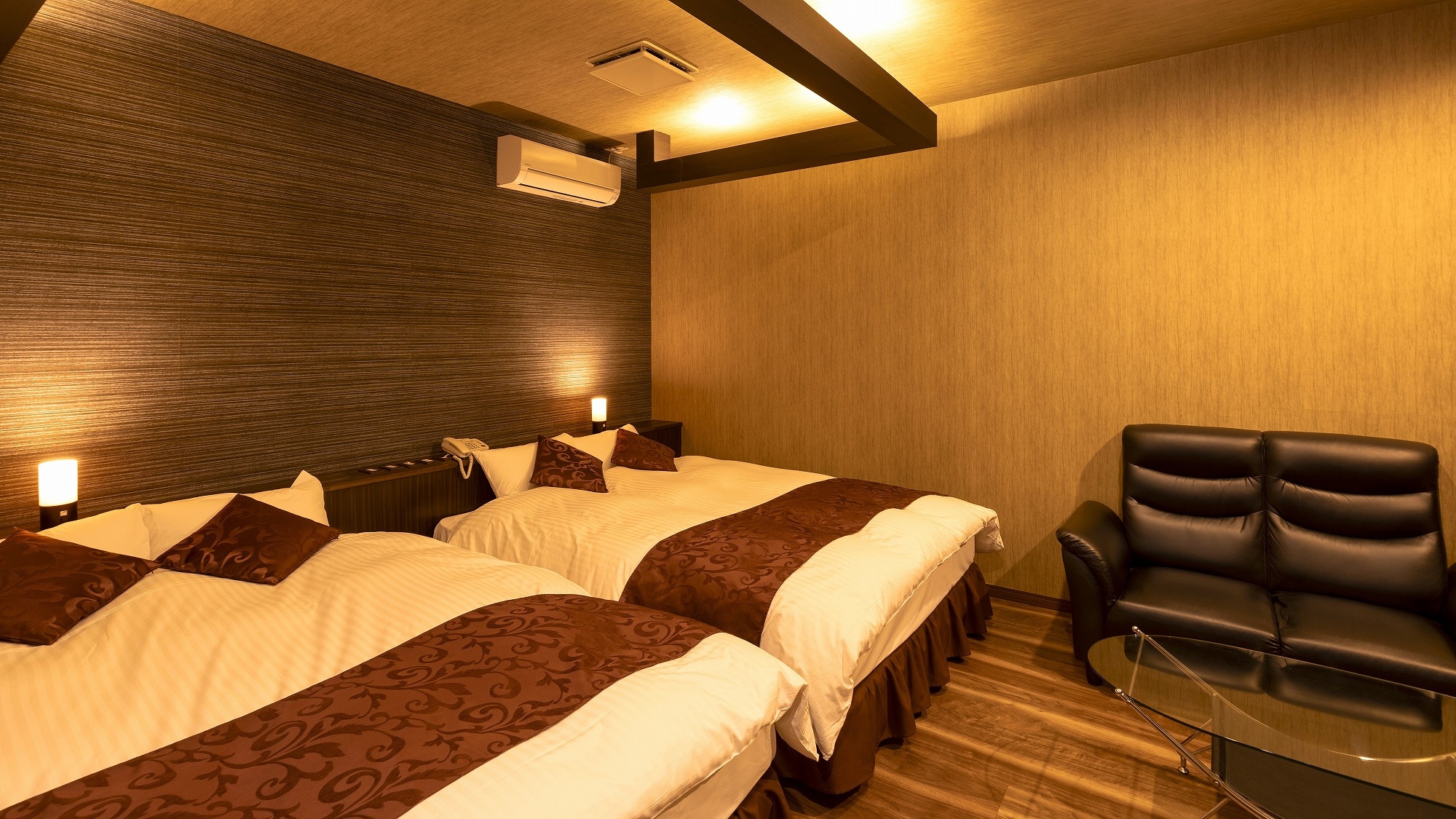 [Modern guest room] With open-air bath (with ceramic or stone bath)