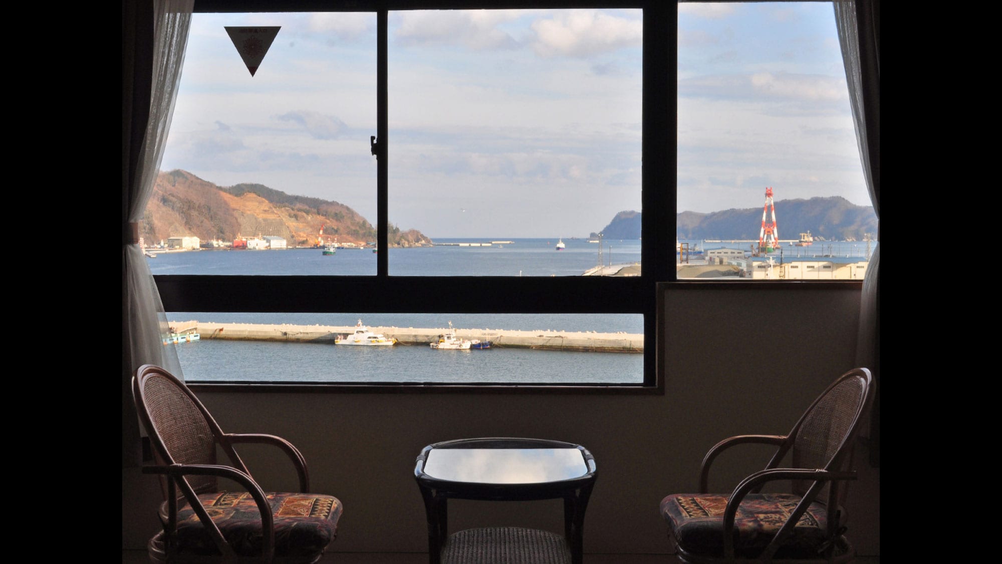[12 tatami Japanese-style rooms] All rooms have ocean views and are in a great location with a panoramic view of Kamaishi Bay.