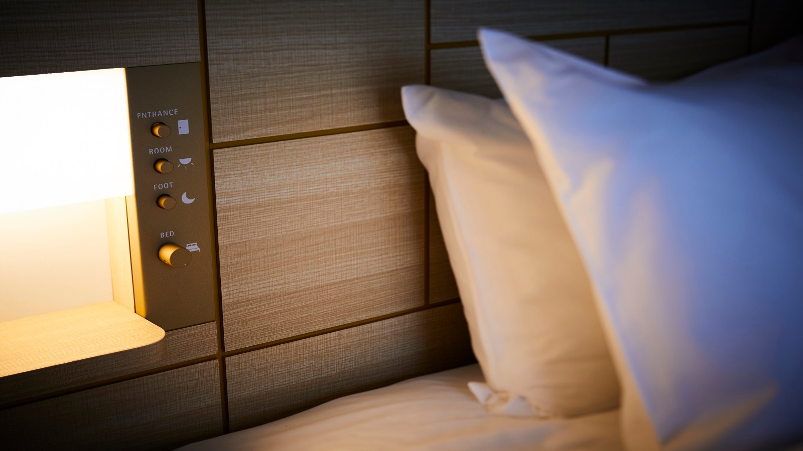 [Room | Bed]