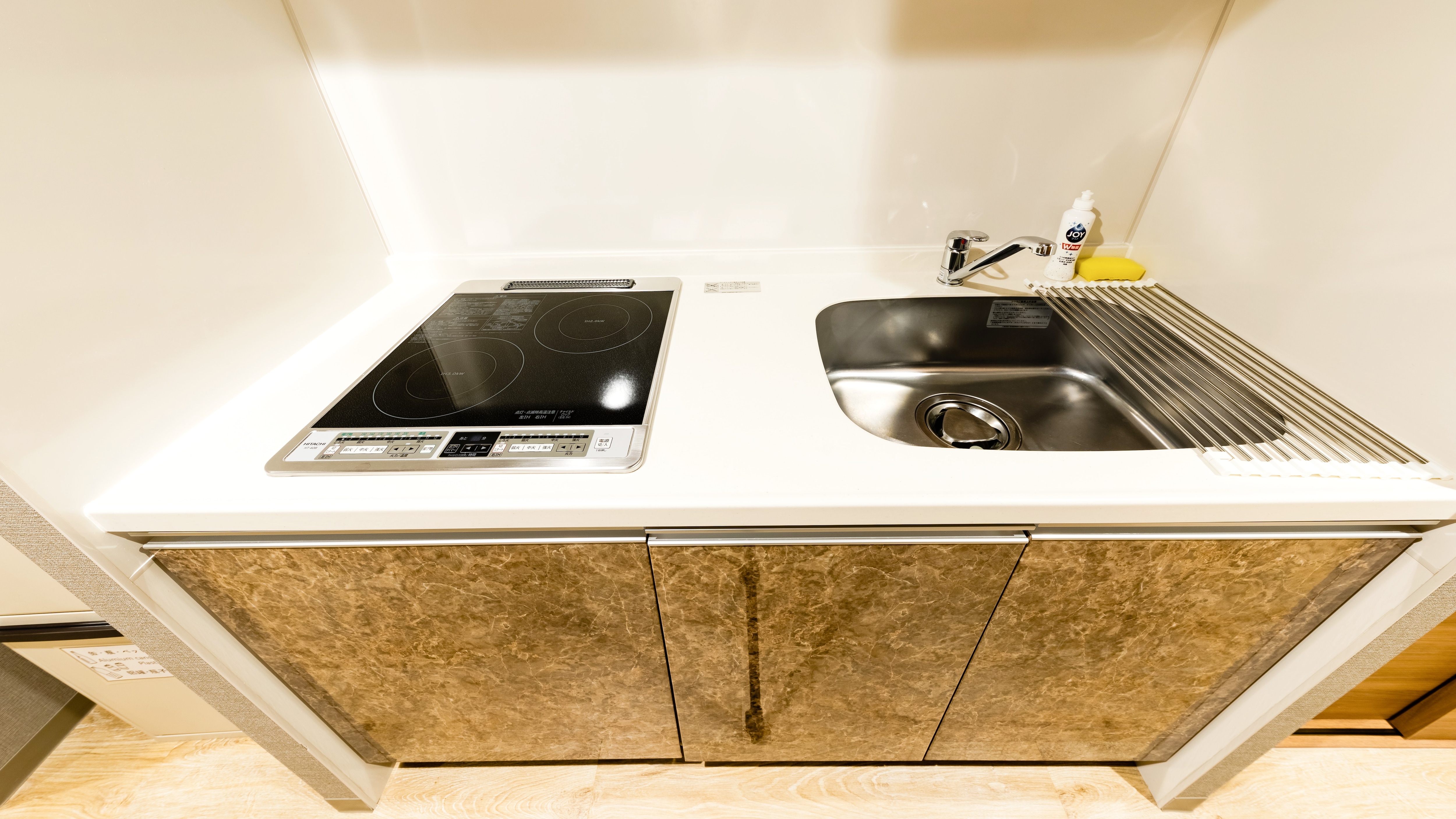 All rooms are equipped with a system kitchen equipped with a HI stove.
