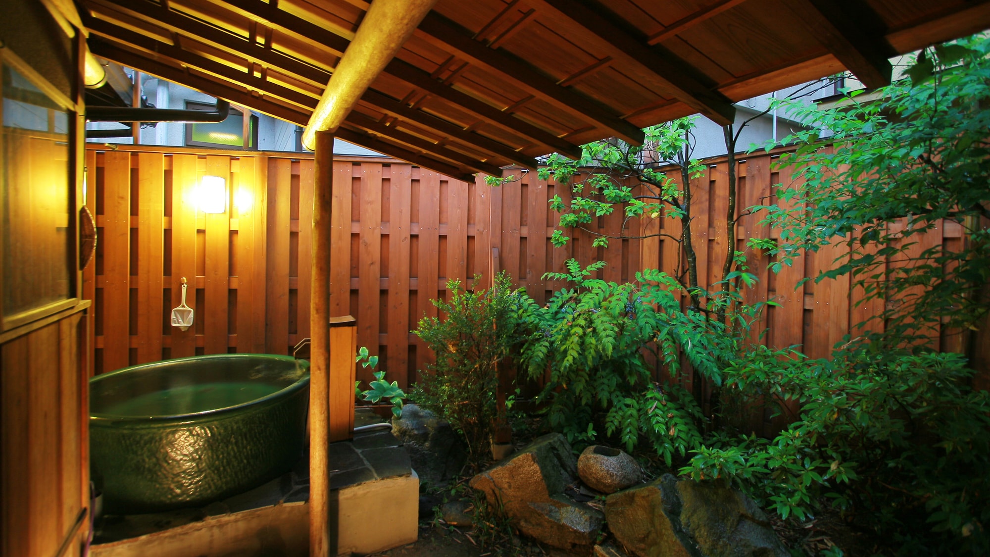 Open-air bath in a special room with a pottery open-air bath