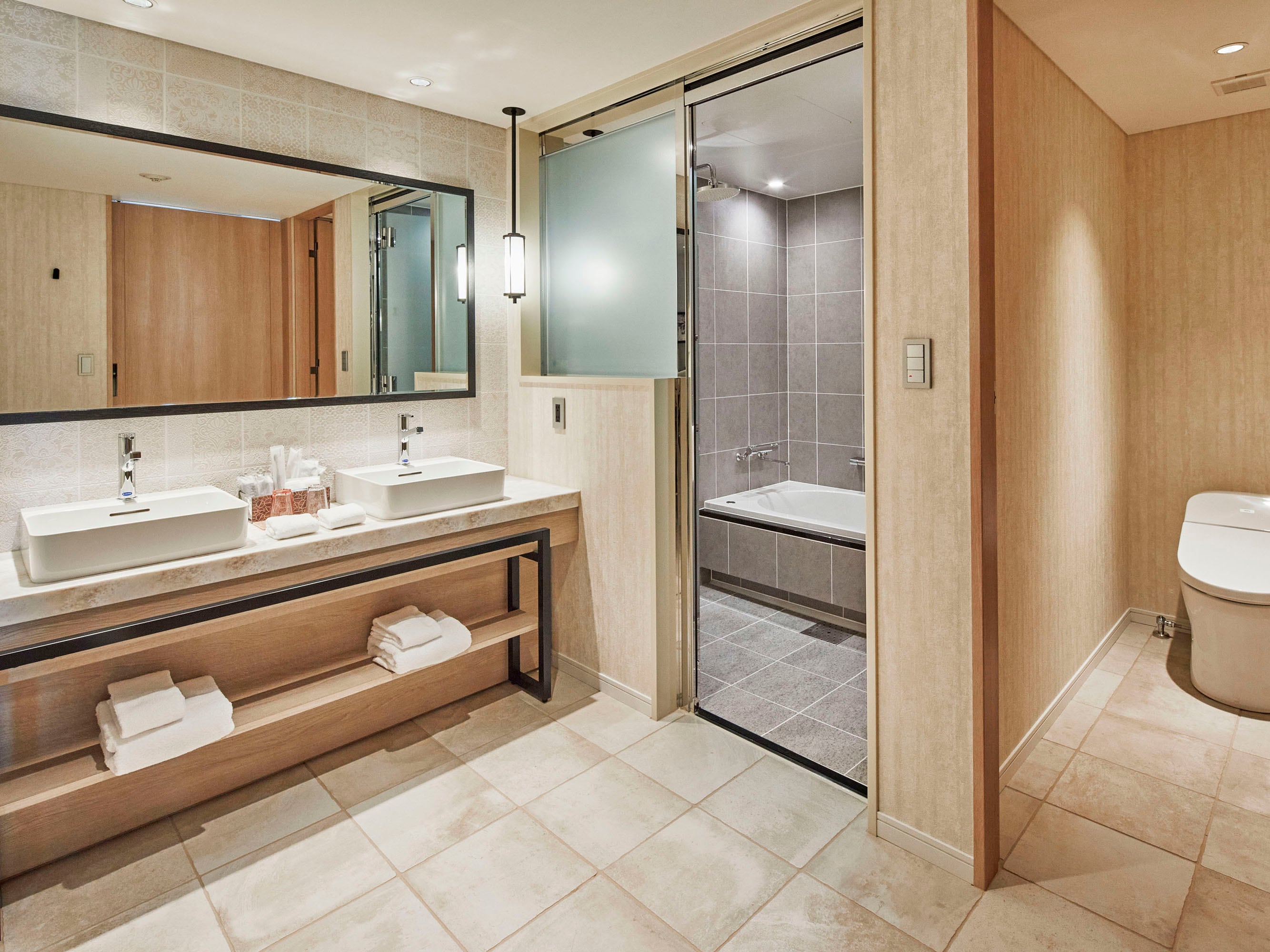 Japanese-Western style room/bathroom (example)