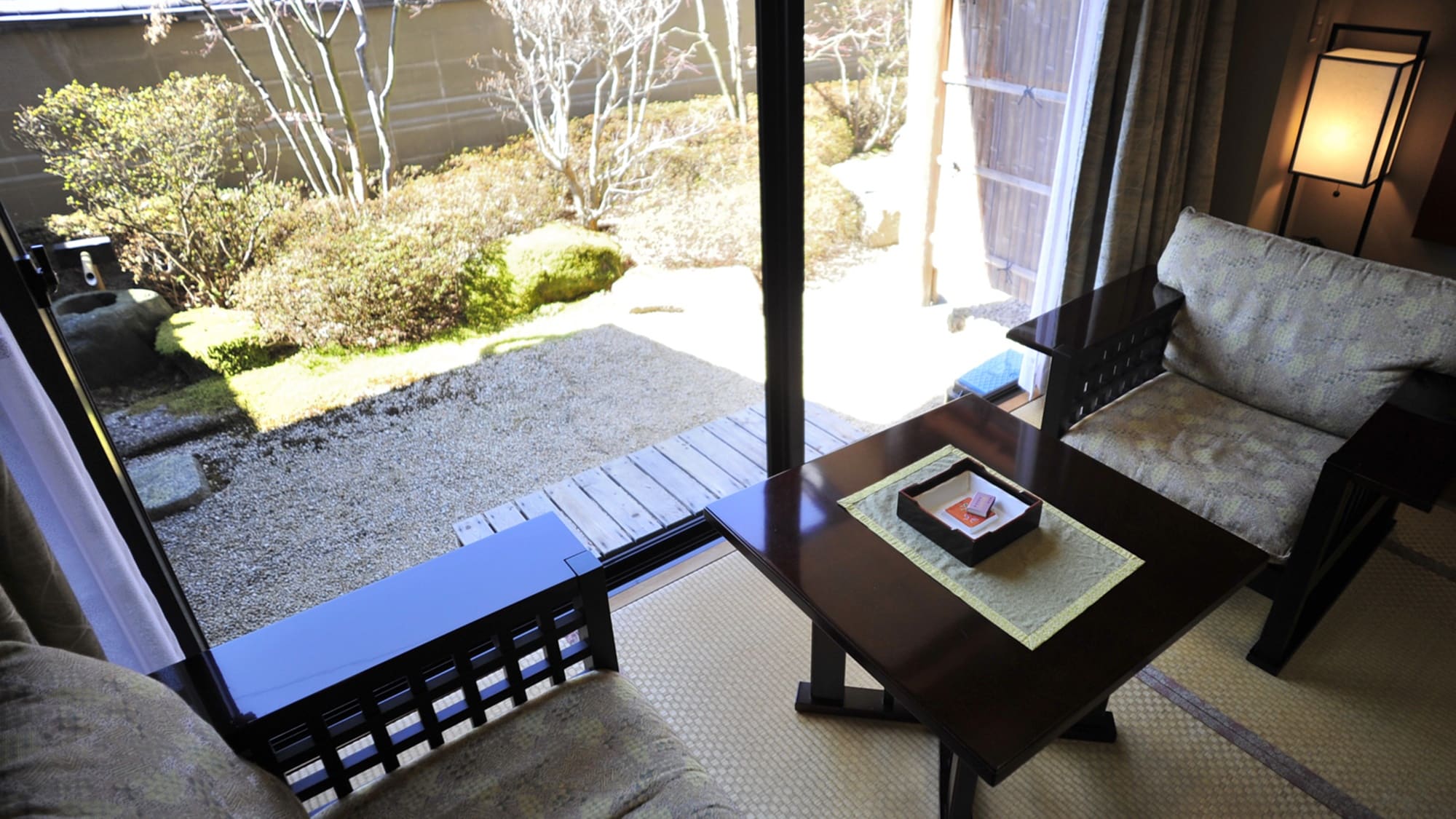 * 1樓特價房【Horen】12.5張榻榻米+6張榻榻米、洗臉盆2個、挖鐵、帶石質露天浴池的特價房。