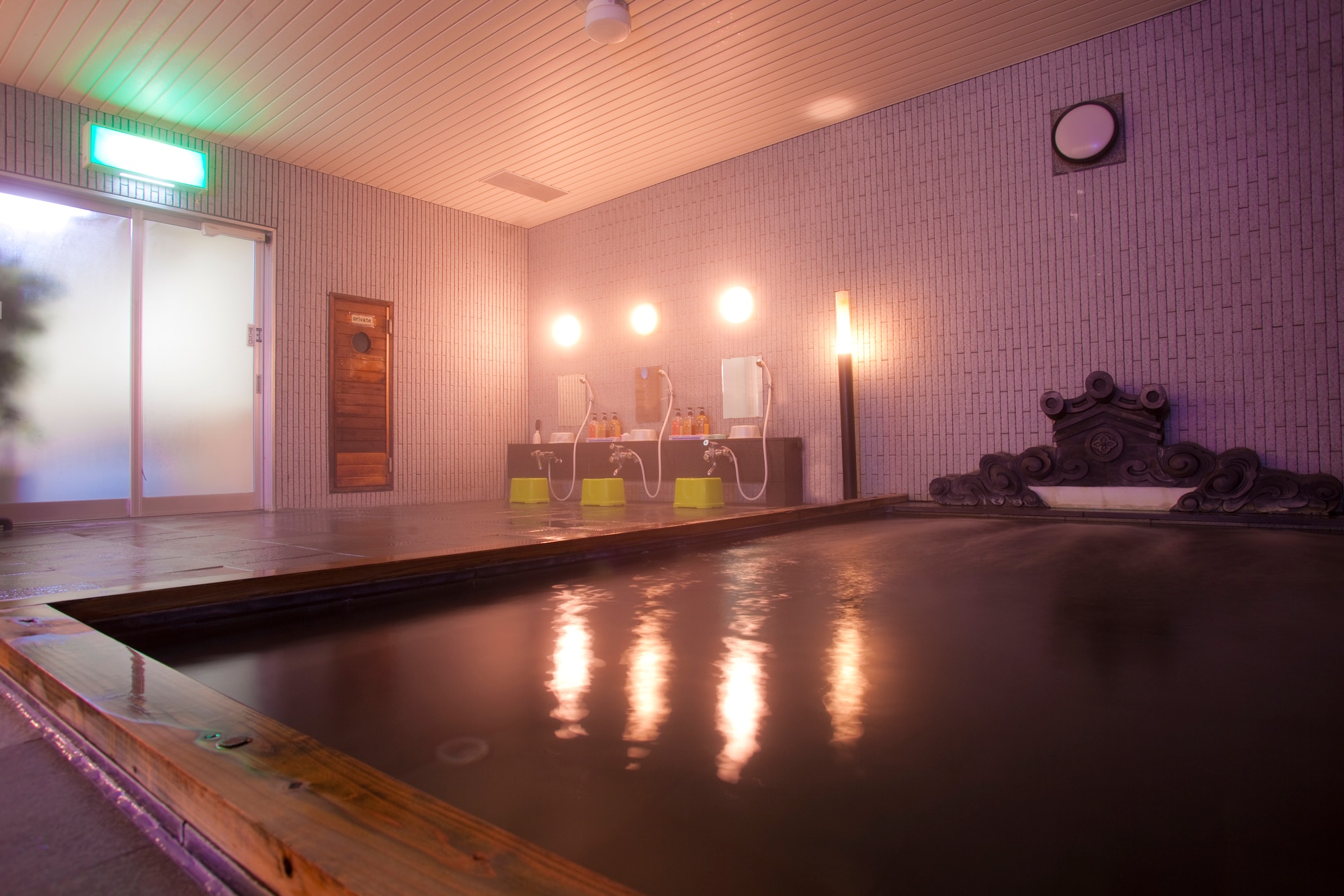 Phòng tắm công cộng lớn