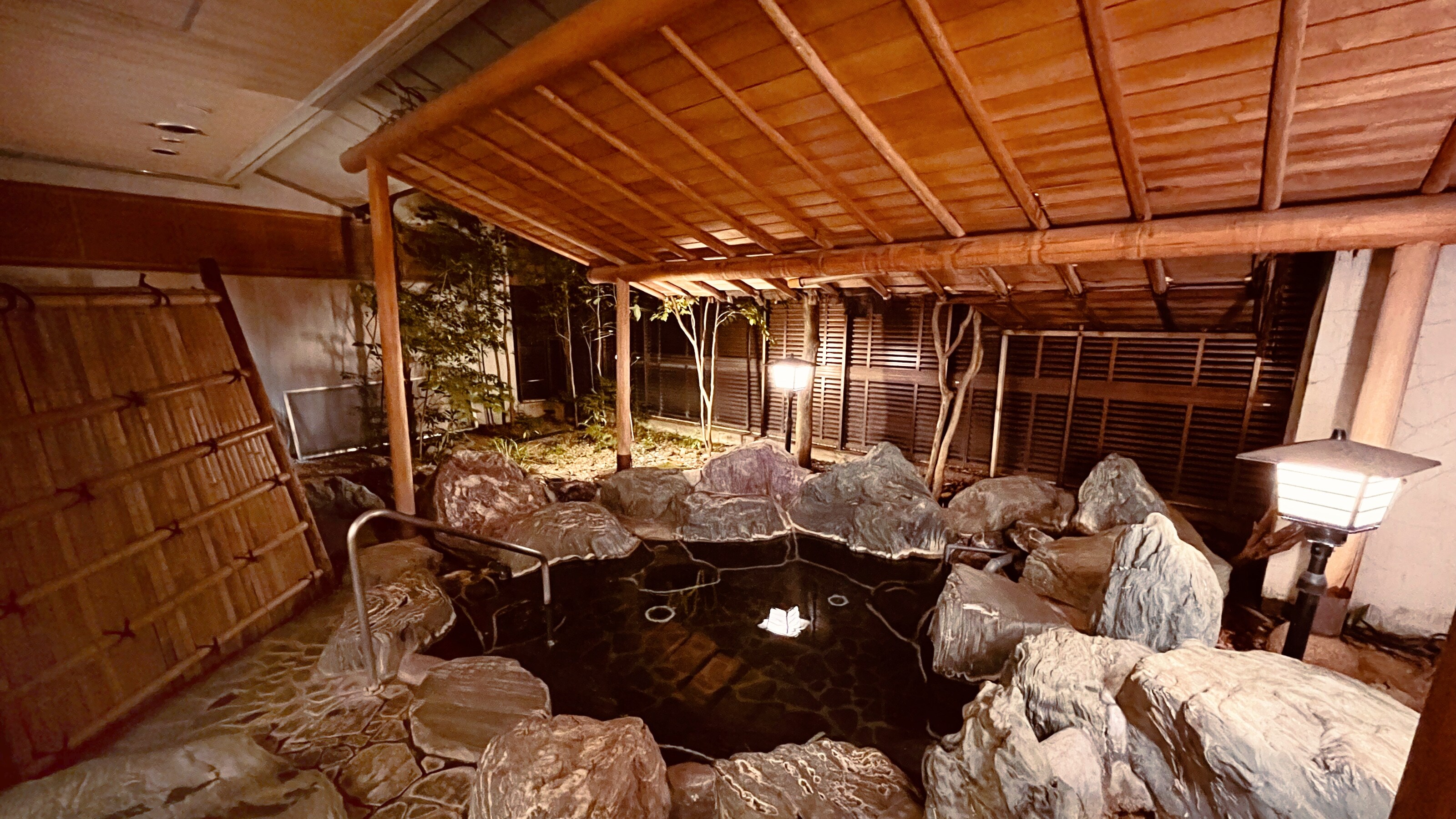 別館露天浴池（女）