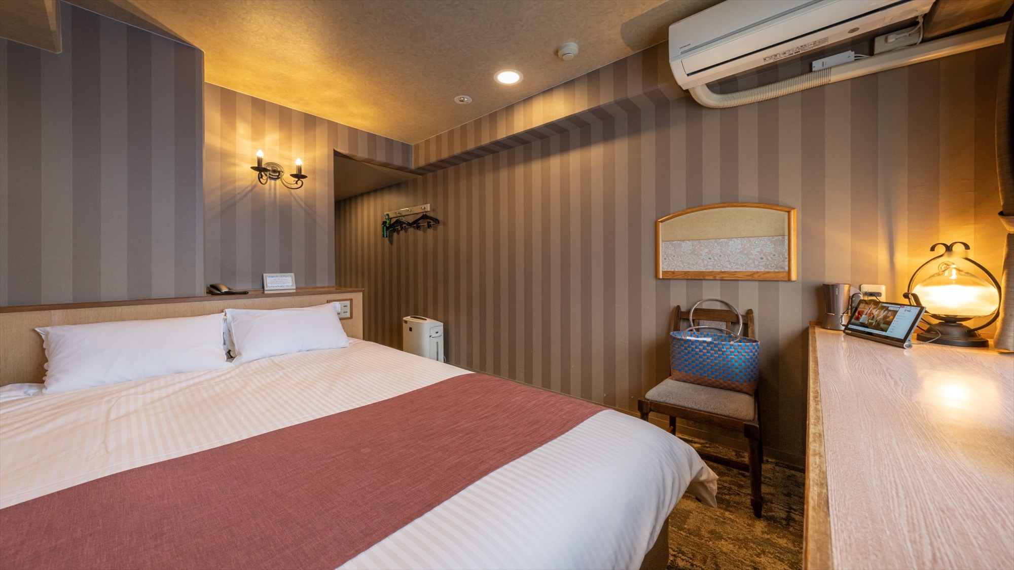 [Non-smoking double bedroom]