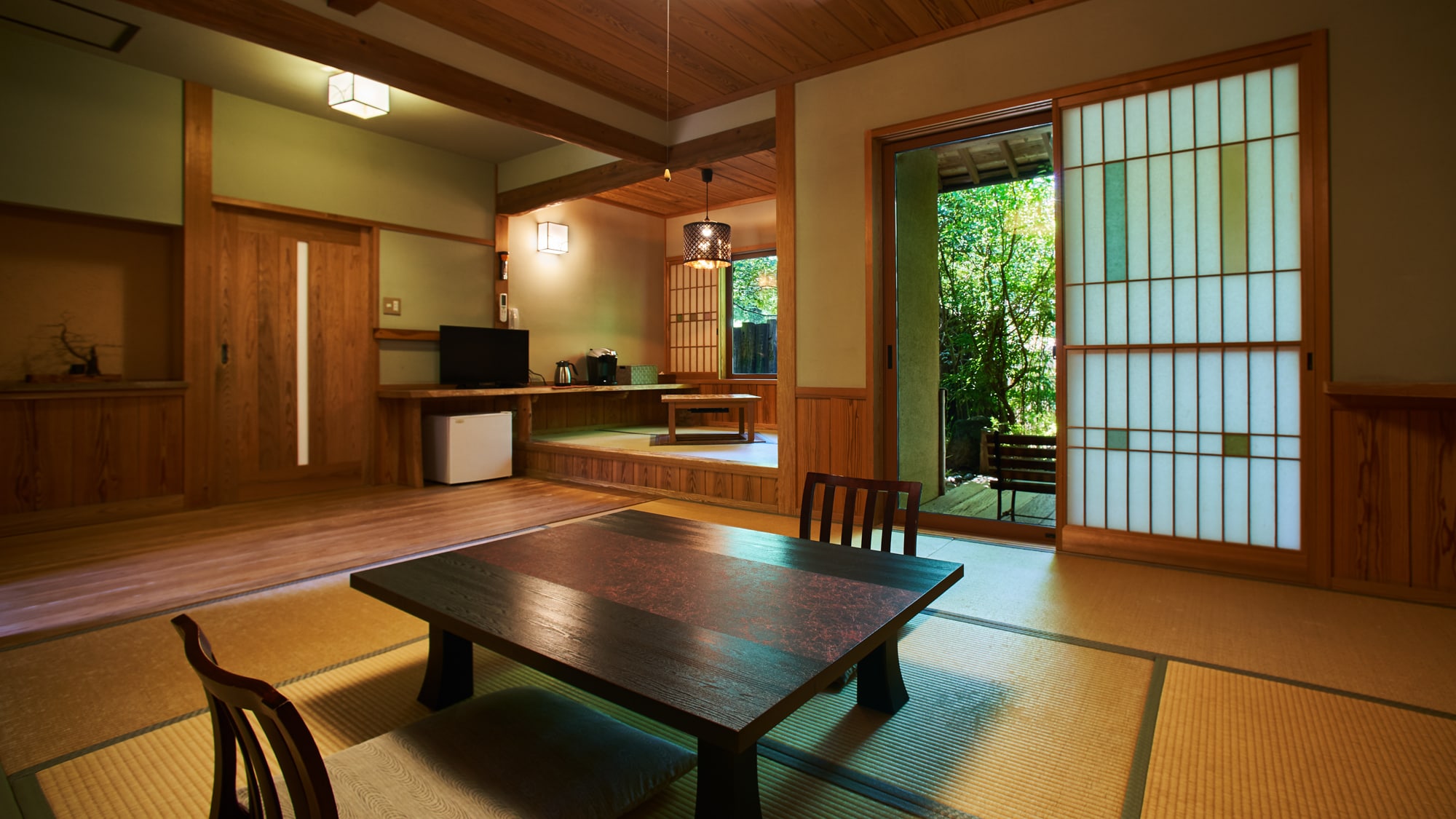 [Tatami Hatcho Guest Room] Higotai / kamar bergaya Jepang 8 tikar tatami + lantai 2 tikar tatami + kotatsu penggali tipe langkah + kamar mandi dalam ruangan