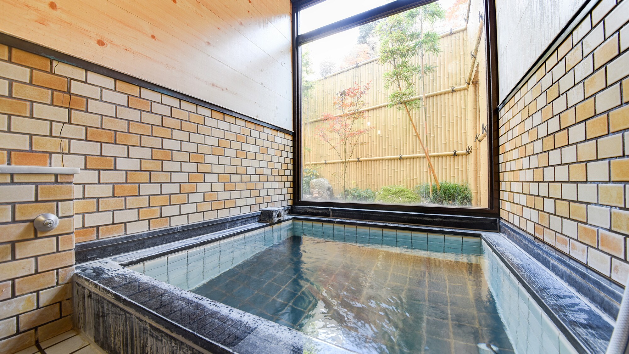 *[Indoor hot spring (small)] Enjoy the hot spring in a family bath!