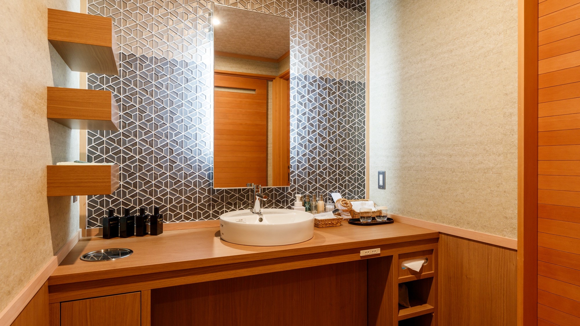 ~ Ocher ~ Premium Japanese-Western style room with open-air bath