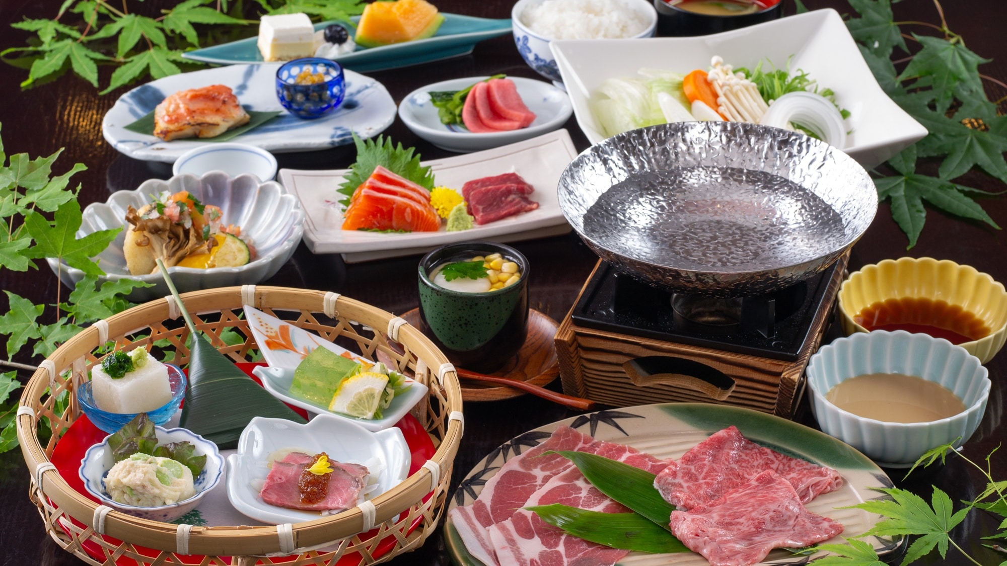 【晚餐（標準～夏季）】我們提供以當地食材烹調的時令菜餚。 *圖片僅供參考。