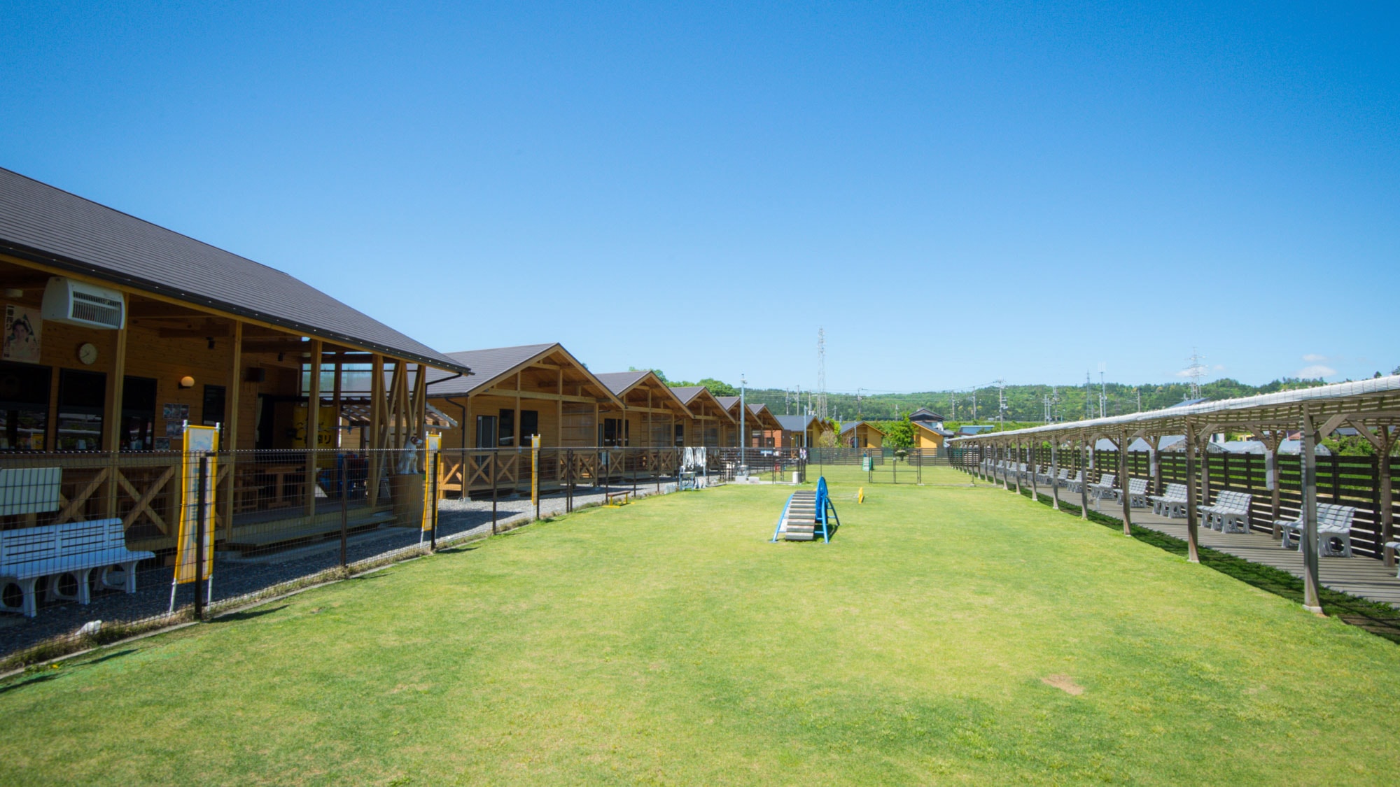 Spacious dog run! We also have an indoor dog run!