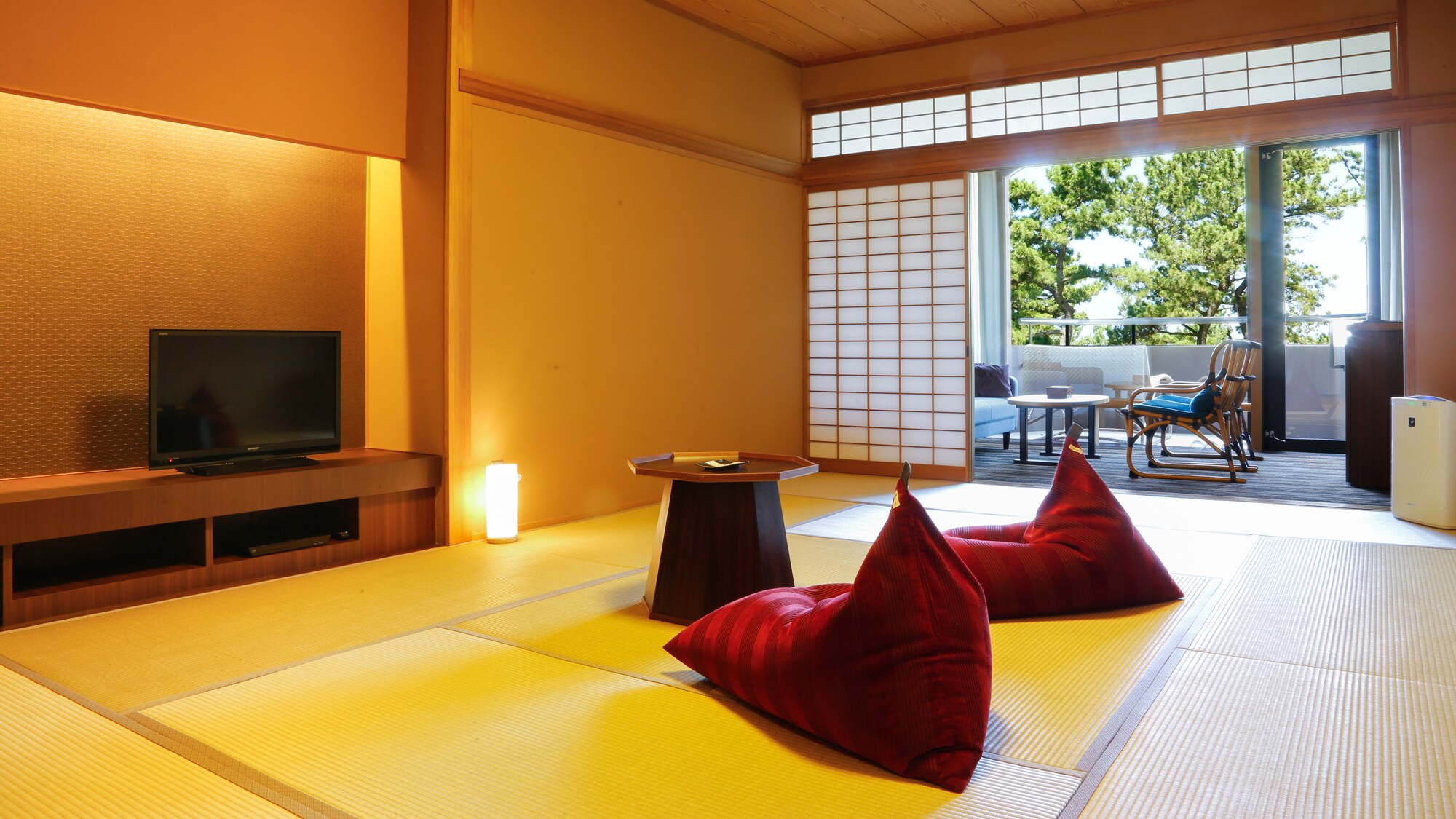 Moderate Japanese-style room (example)
