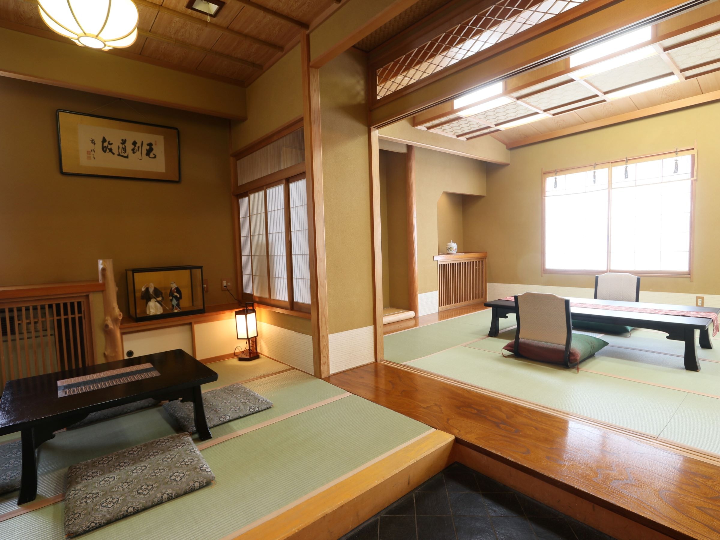 [Kamar bergaya Jepang Suite] Ruang utama 12 tikar tatami + ruang sebelah 6 tikar tatami + ruang teh 4 tikar tatami