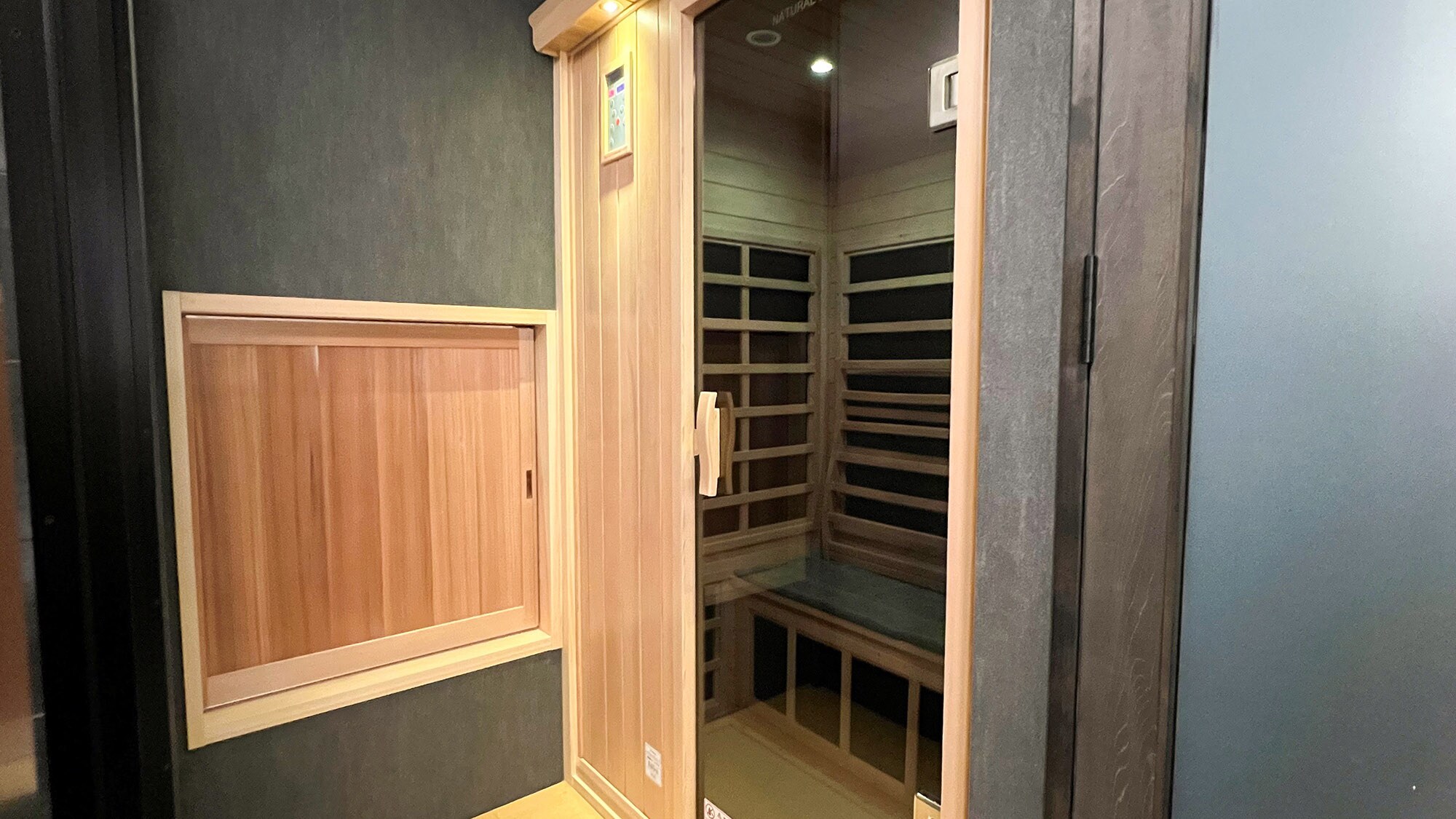 ・【Koma】A compact sauna for two people. It has good heat efficiency and you can enjoy the sauna without waste.