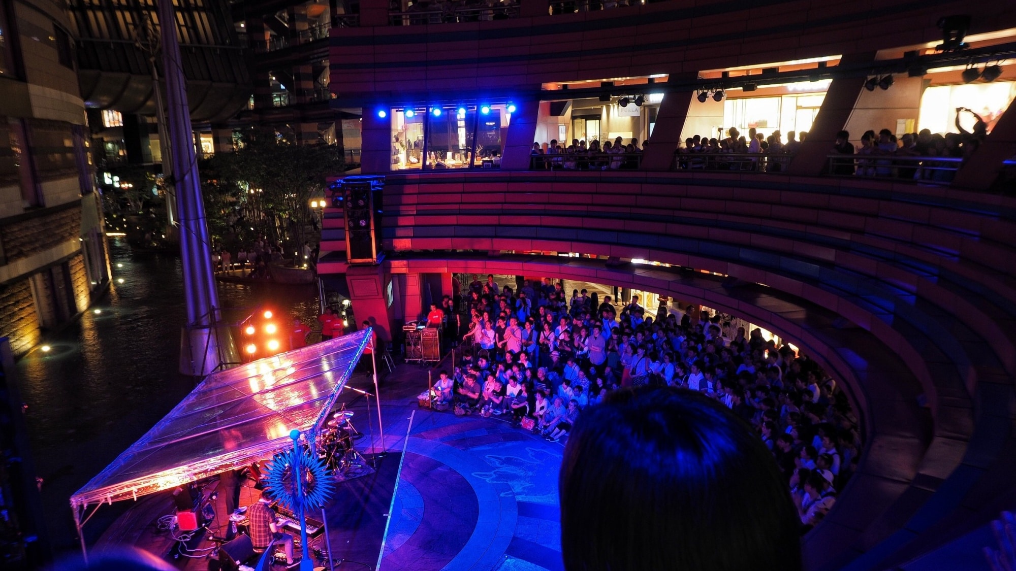 附近景点 / 博多运河城：既能购物又能享受娱乐的购物中心