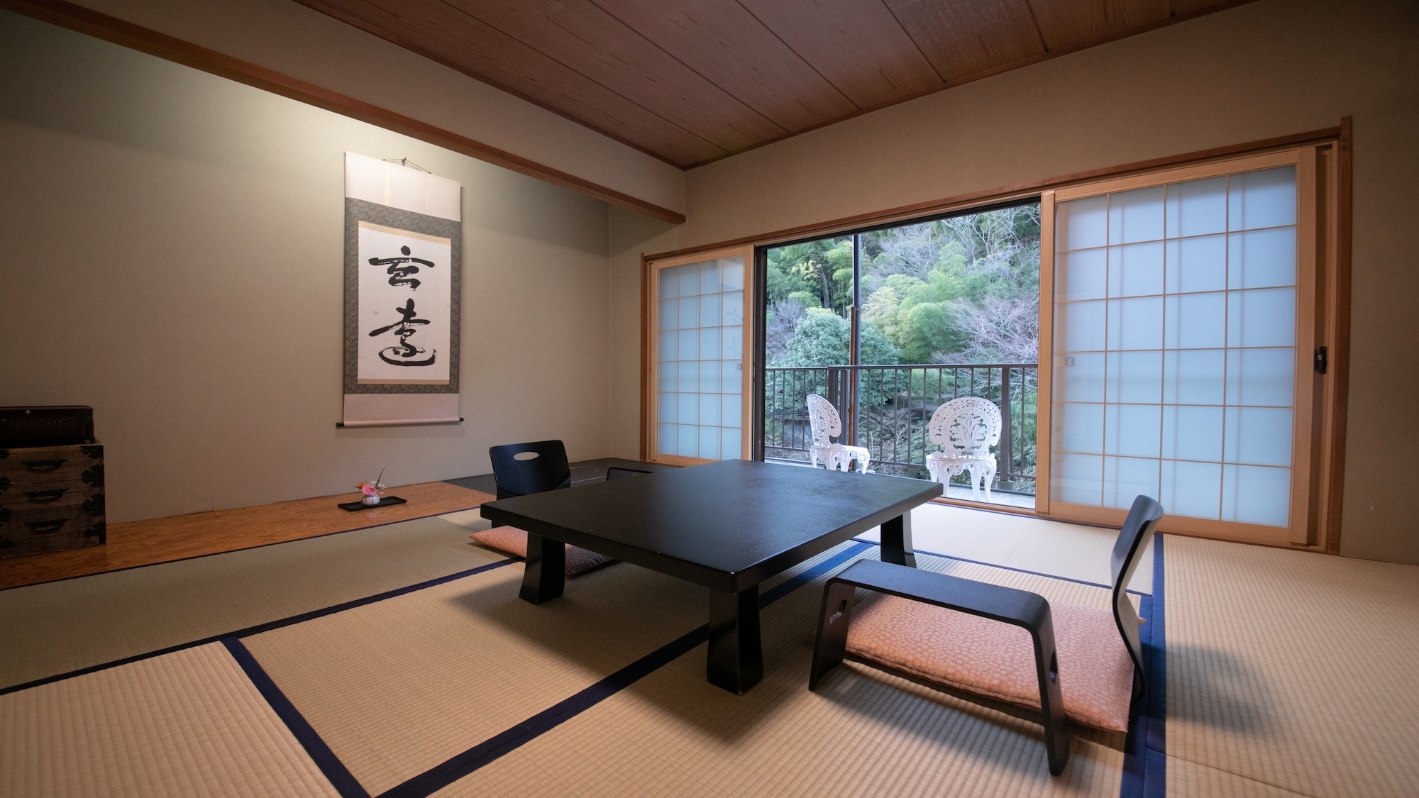 [Standard Japanese-style room B] Capacity 2-3 people.