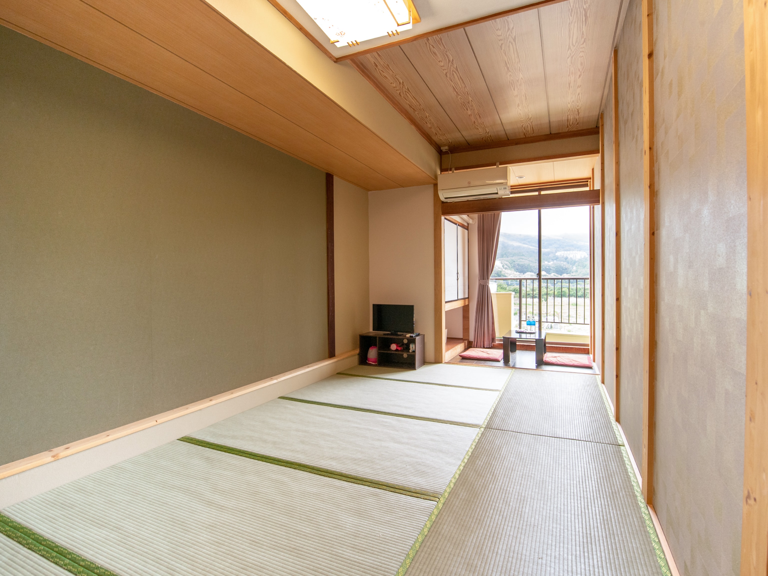 Connect Japanese-style room 2 & minus; 8 people (balcony Mt. Fuji view)
