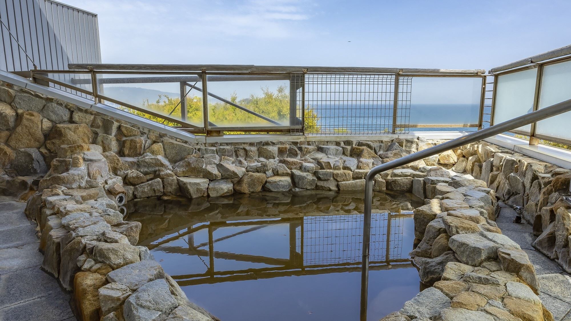 ◆Large public bath [Open-air bath] An open-air bath with a sense of openness overlooking the Seto Inland Sea
