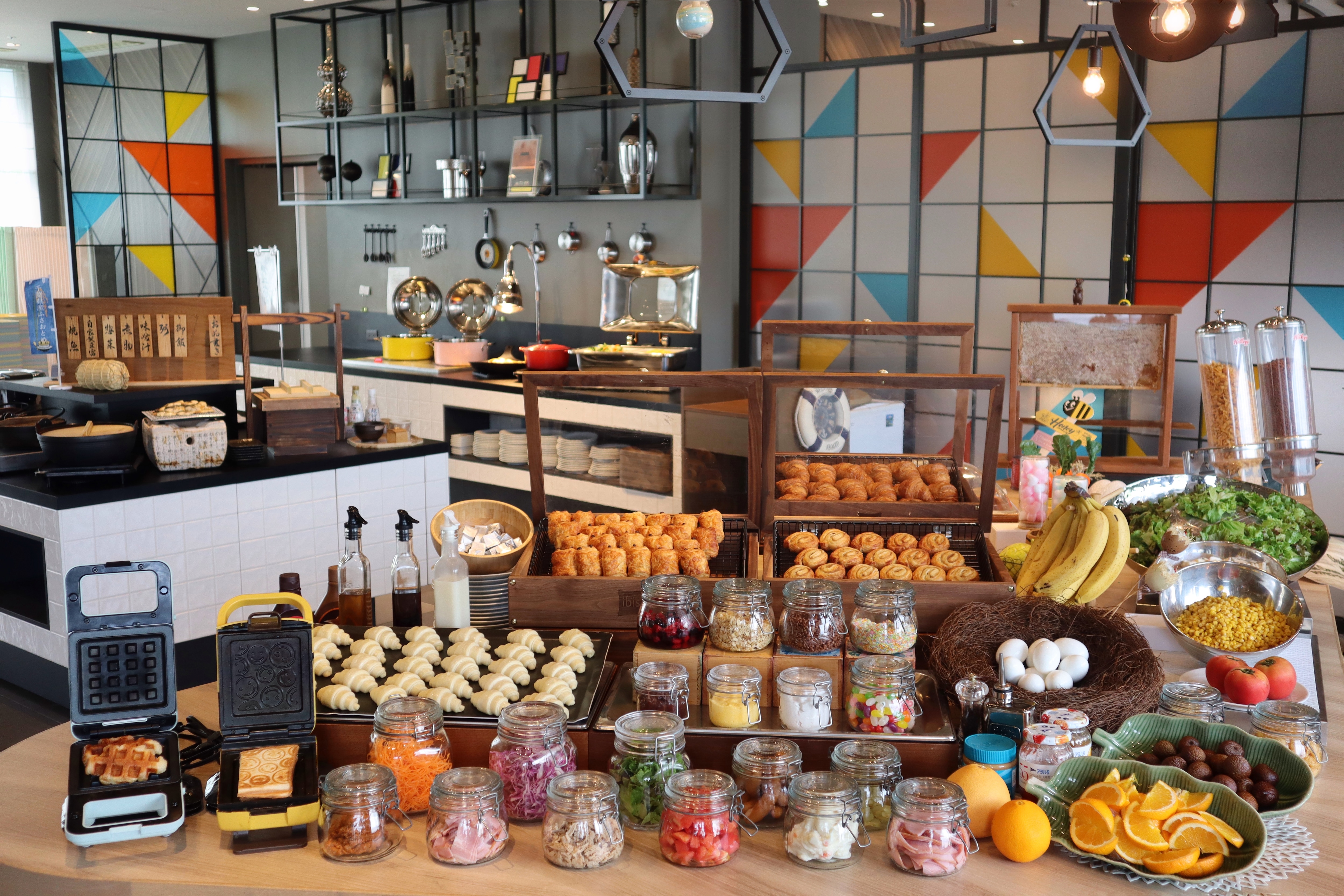 An example of a Japanese/Western breakfast buffet menu