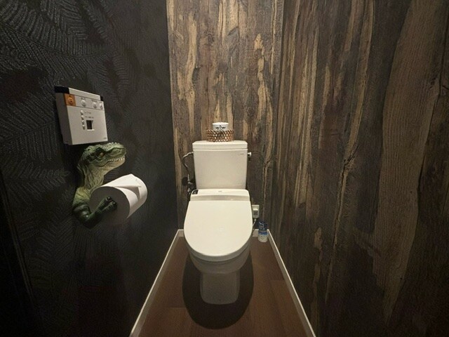 [Dinosaur Room] Toilet