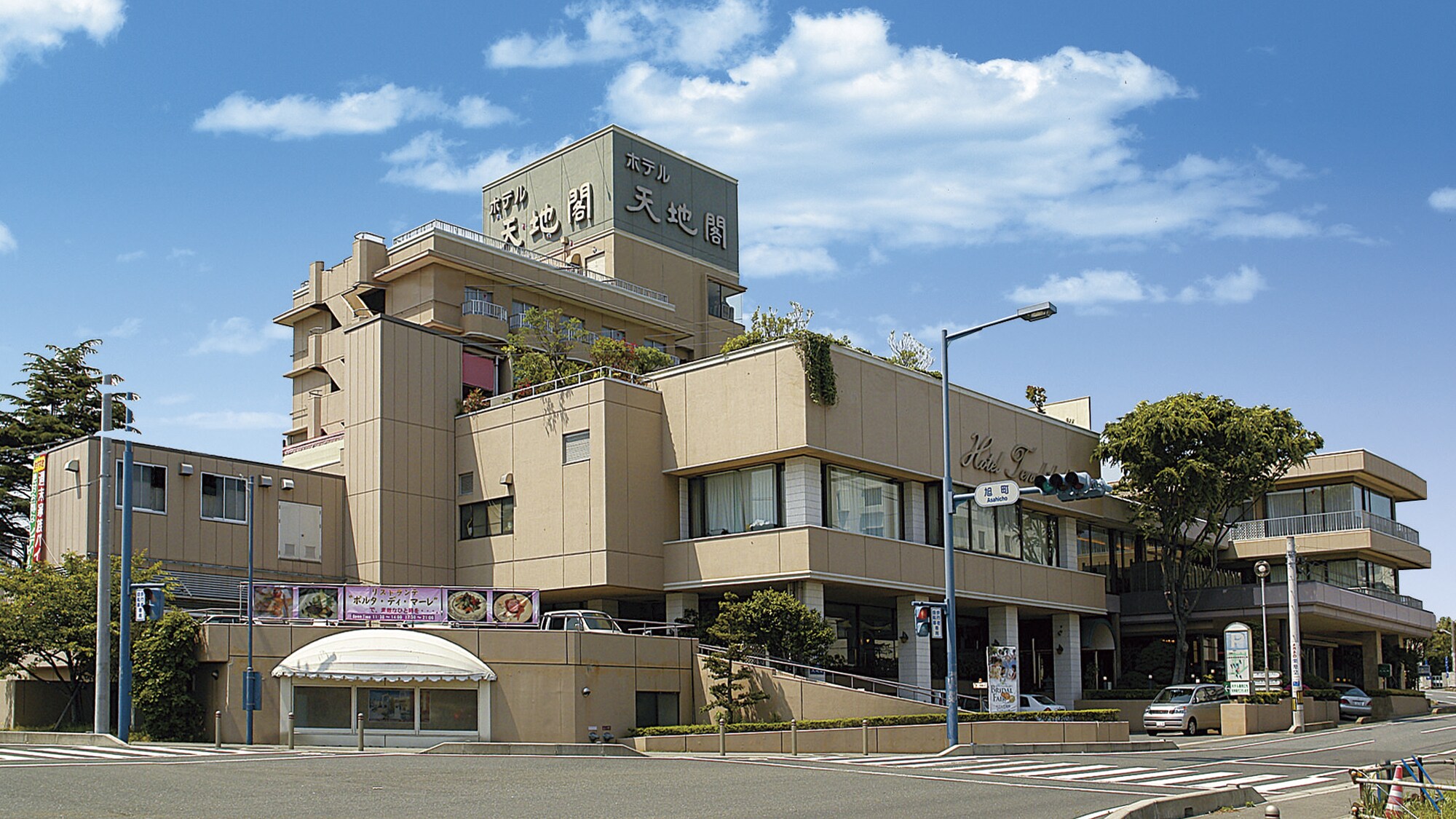* ≪Exterior≫ About a 5-minute walk from the coast exit of Hitachi Station on the JR Joban Line, there is a Chinese restaurant inside the building.