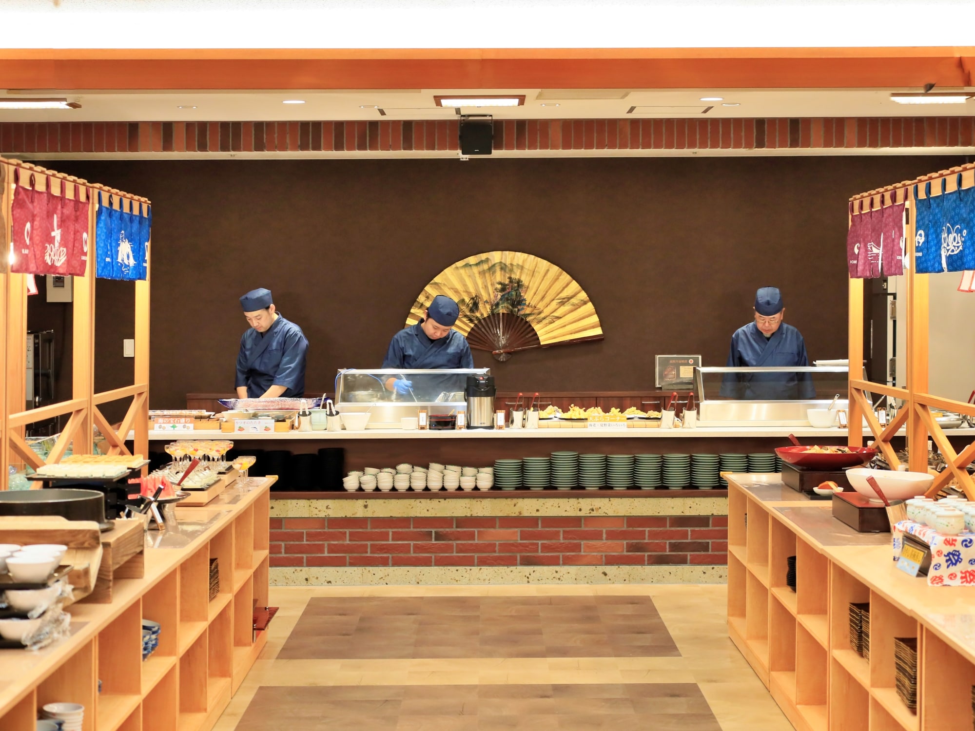 ・Open kitchen at the dinner buffet venue