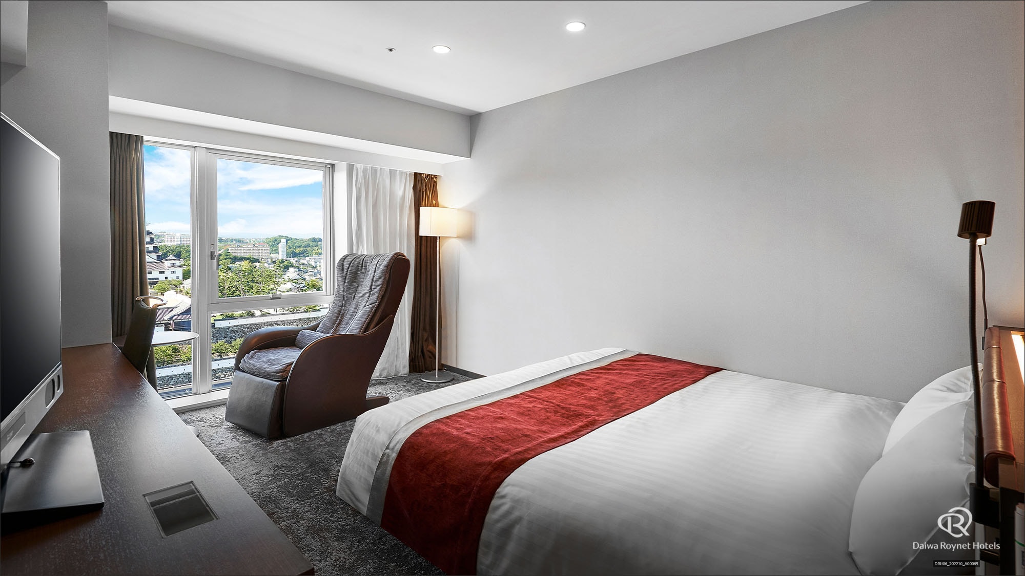 Deluxe King (Room 8)
