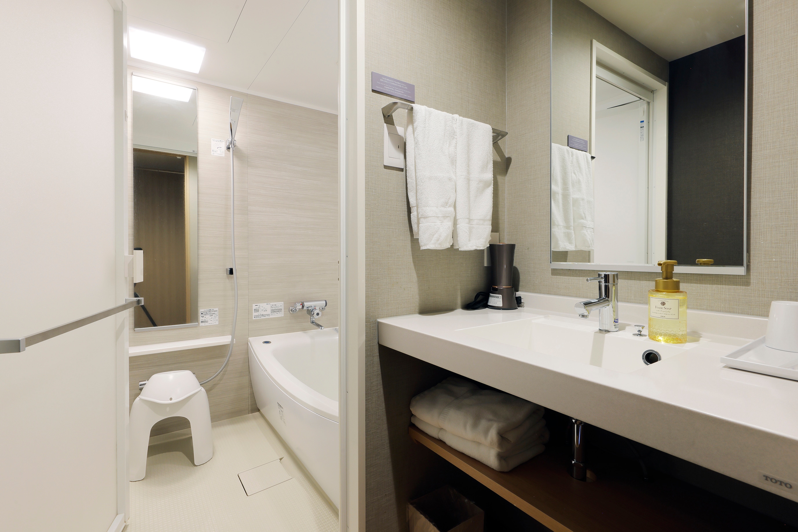 ●Twin room bathroom