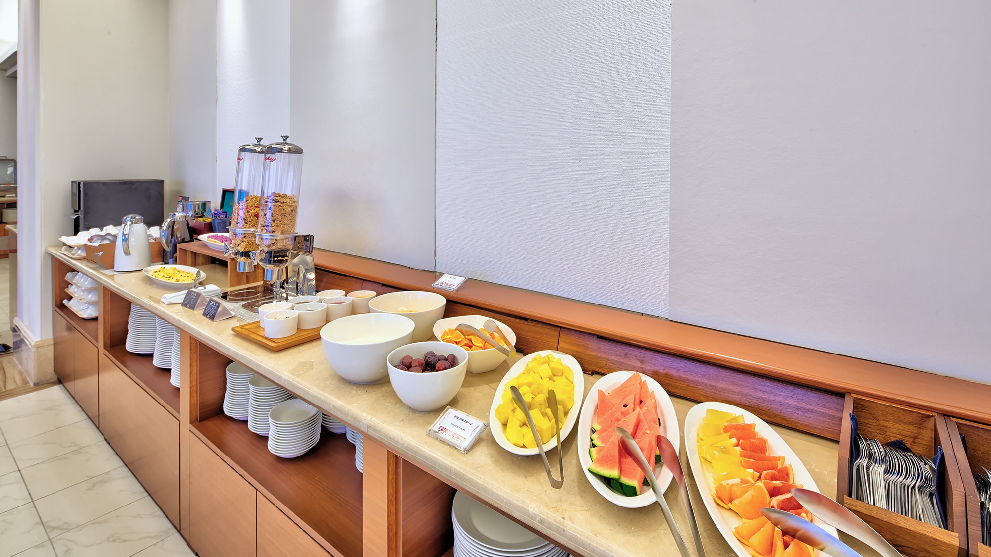 [Breakfast buffet image] A variety of dishes selected by the chef are lined up. 2nd floor / Yanbaru Bistro Luana