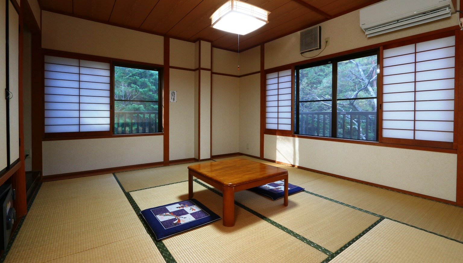 Japanese style room (8 tatami mats)