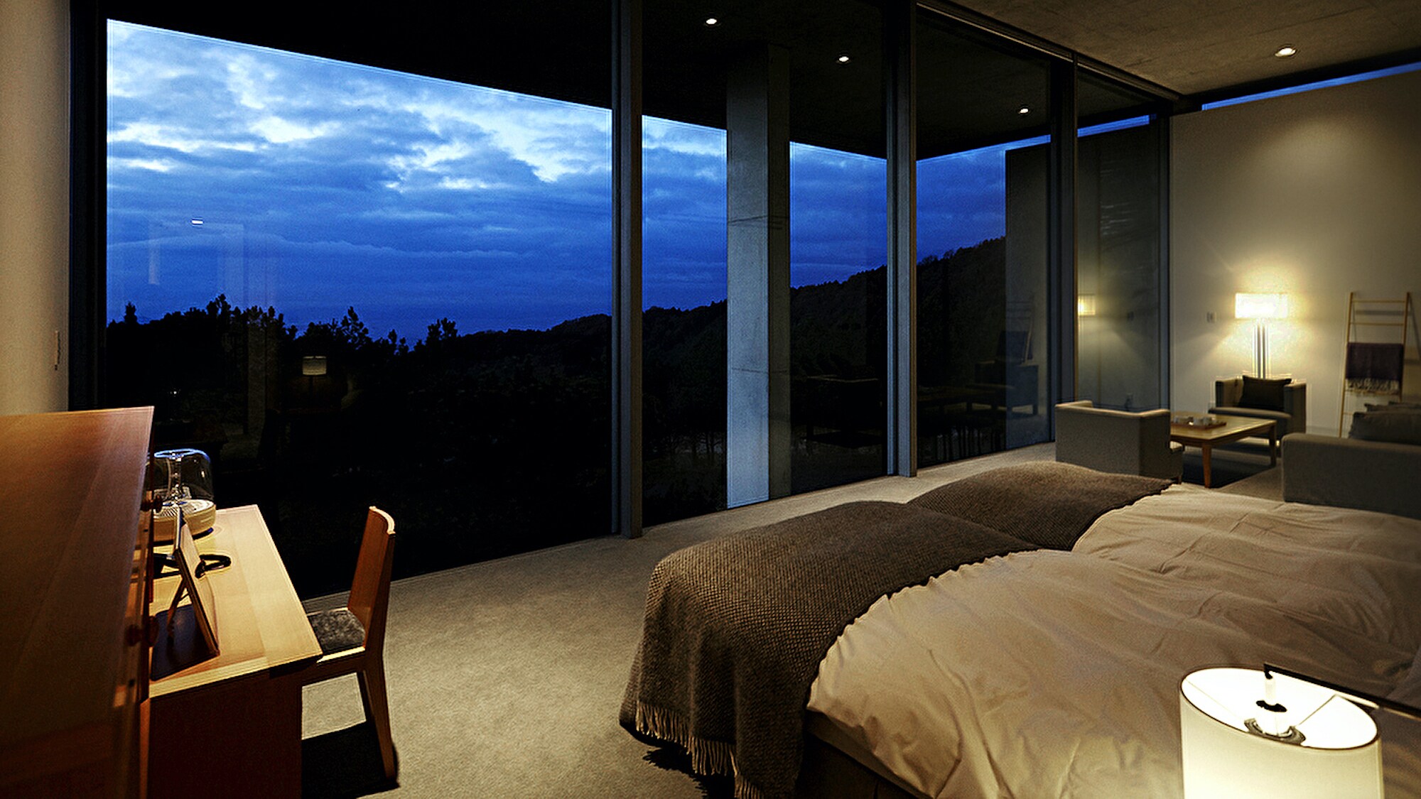 Semi-open-air hot spring suite with panoramic view