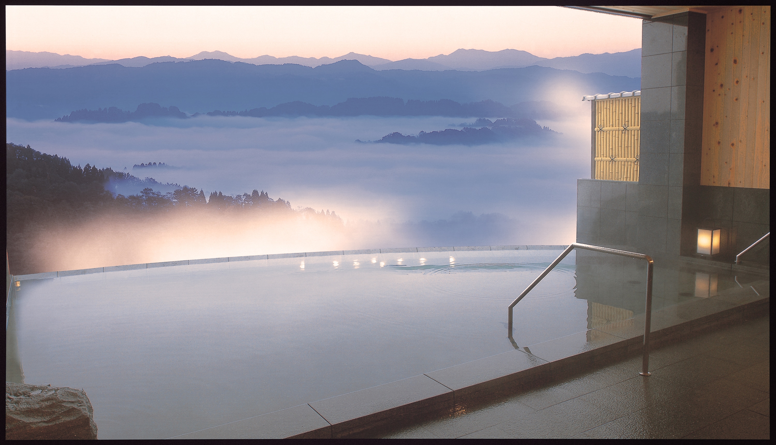 Open-air bath gradation