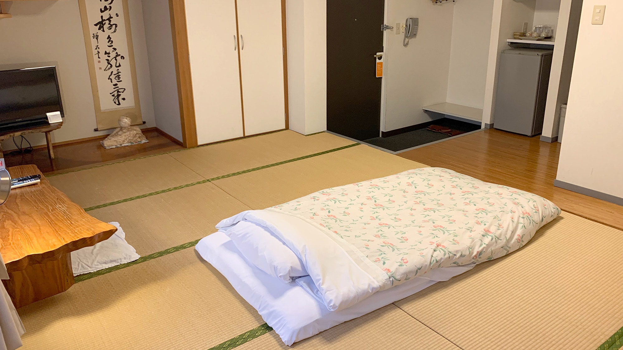 Stretch your legs in a Japanese-style room / tatami mat and relax ♪ Recommended for families with children.